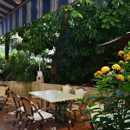 卡斯特尔维西诺酒店 3*